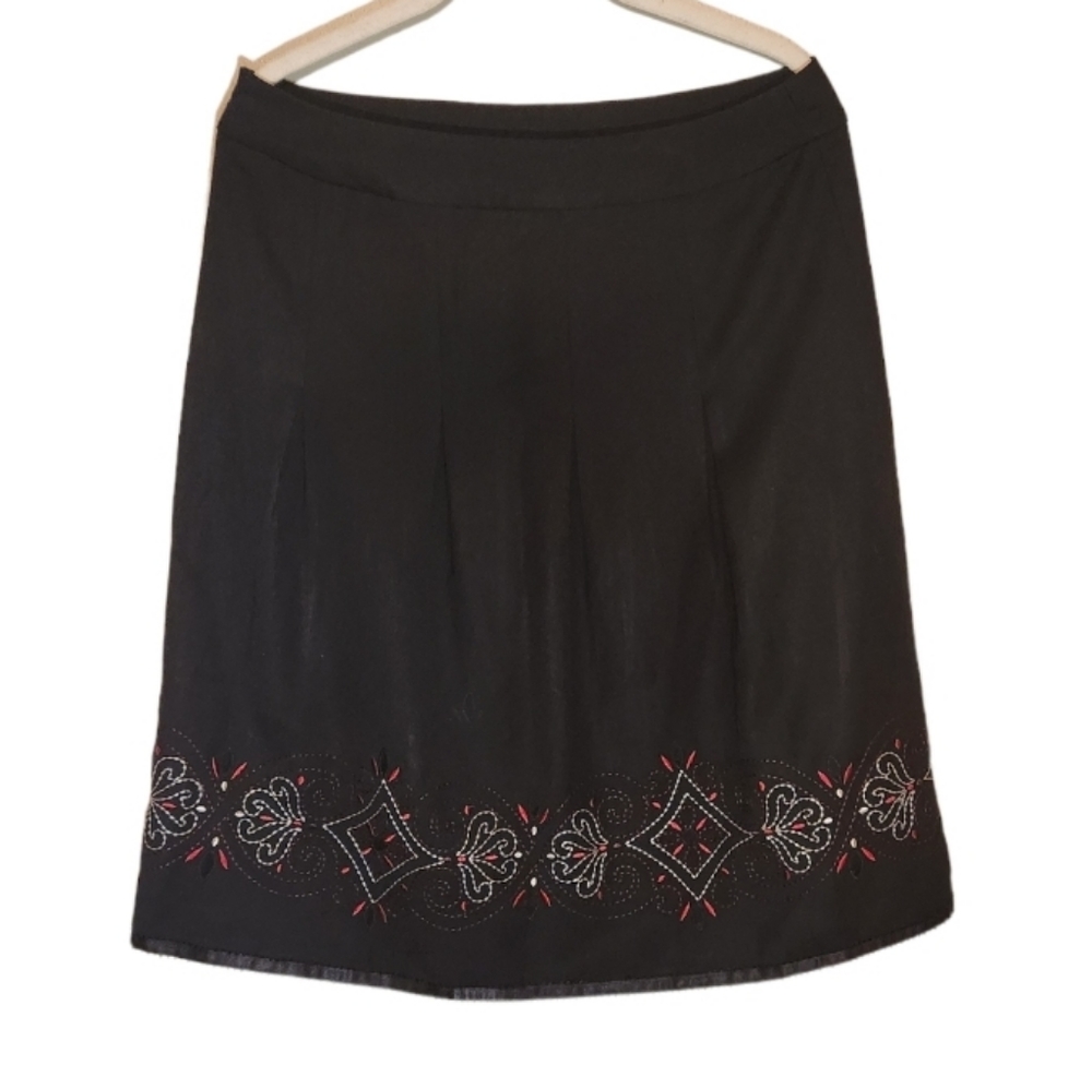 LOFT pleated black skirt with embroidered design and eyelets size 6